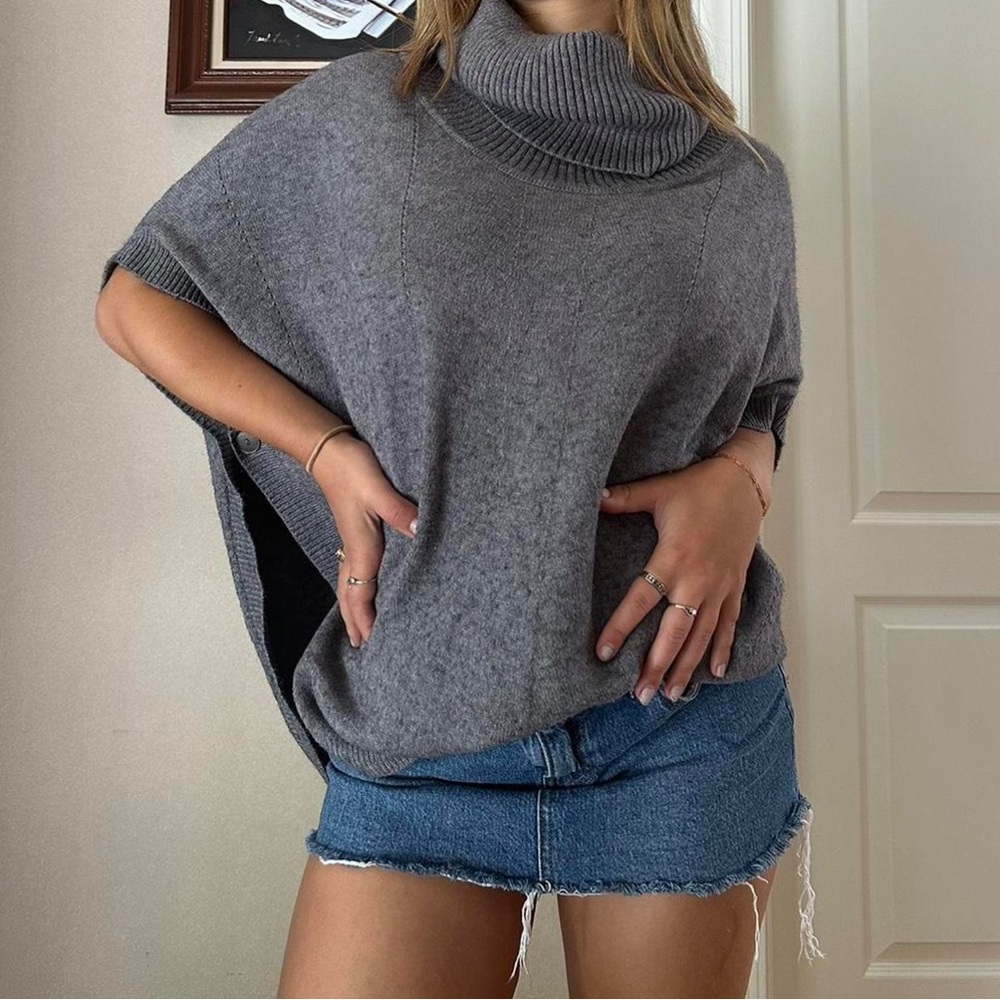 Sisters Sisters grey poncho sweater Size Medium